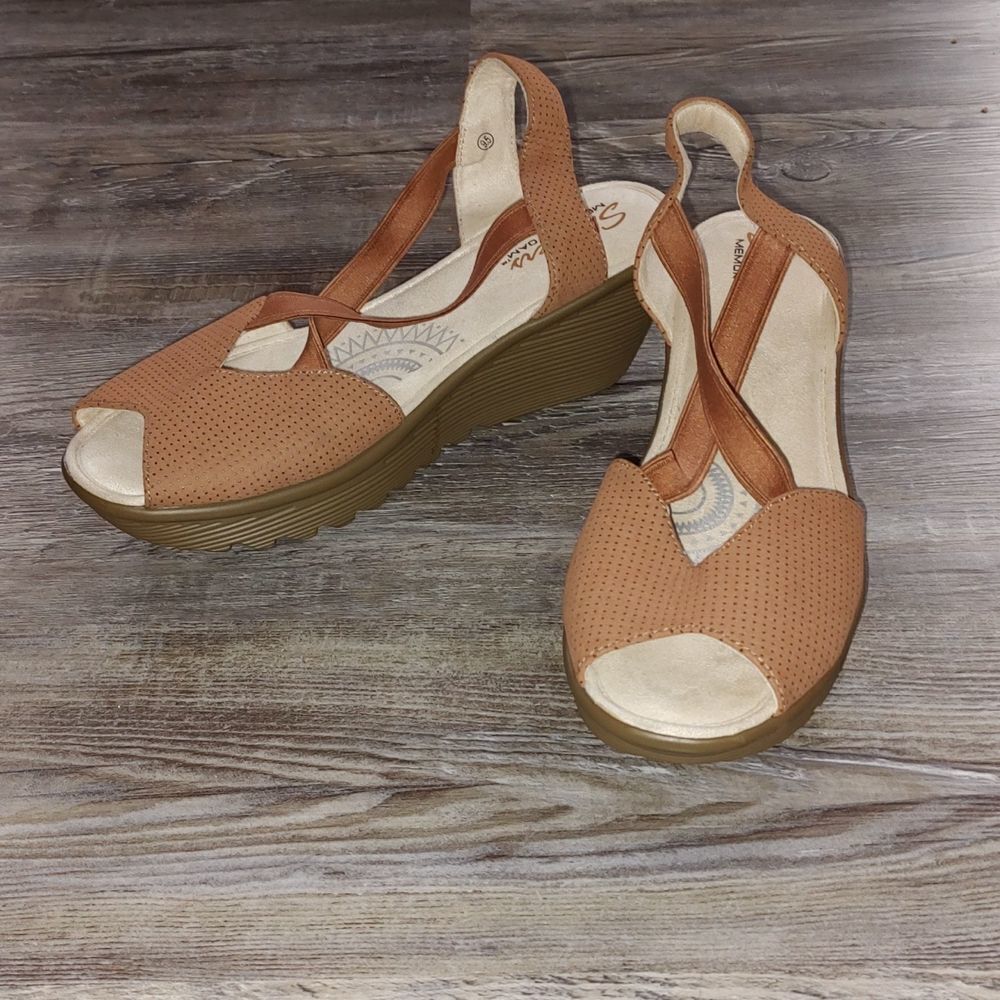 Skechers memory foam brown strap wedge sandals Sz 9.5 NWOT